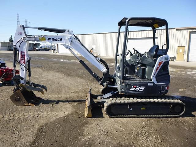 Image of Bobcat E35i equipment image 4