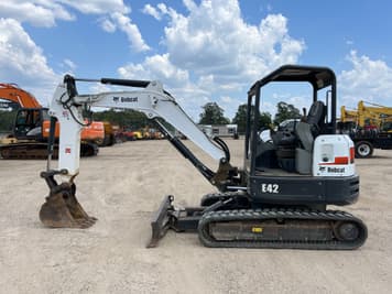 Main image Bobcat E42