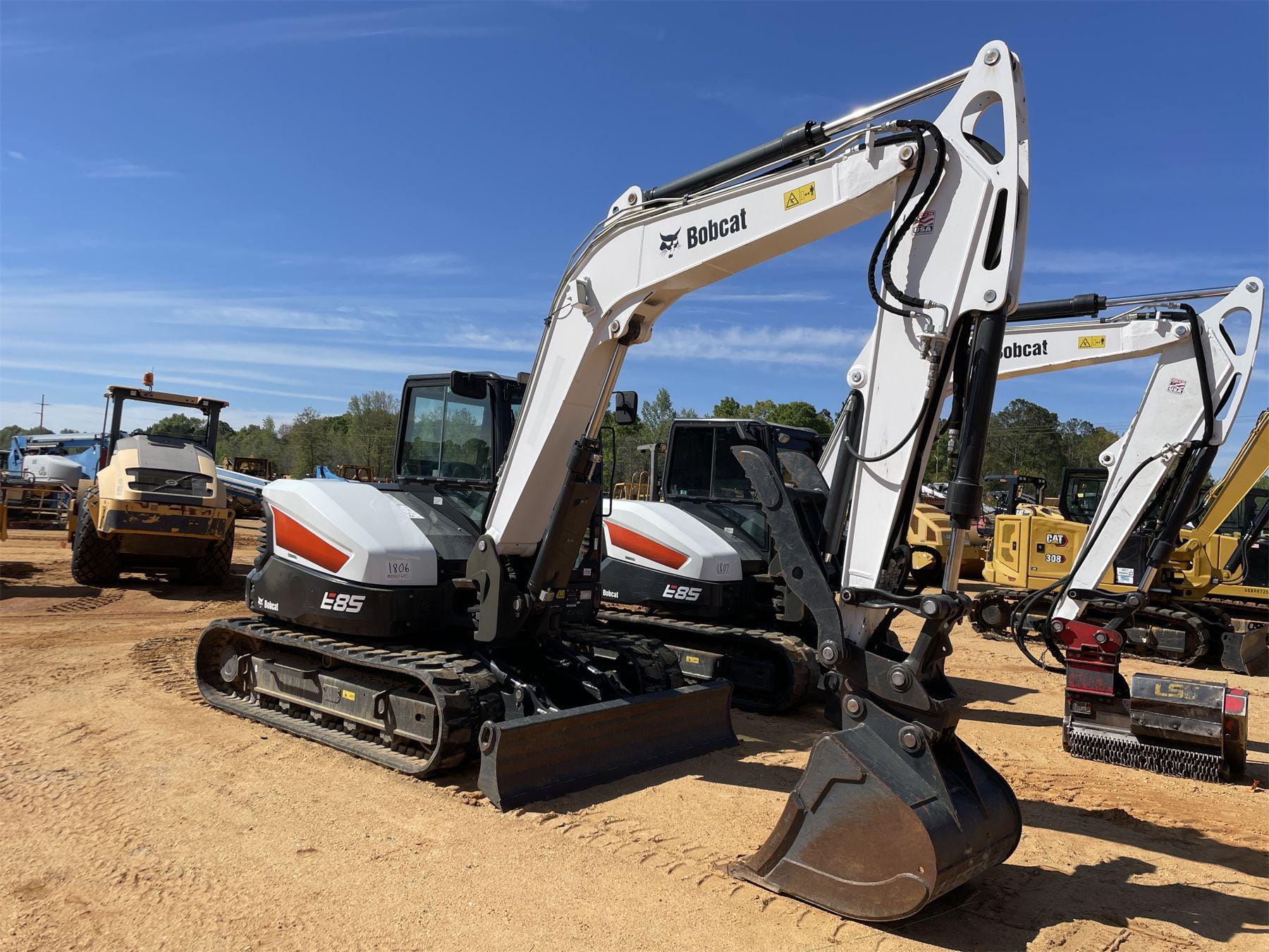 Main image Bobcat E85