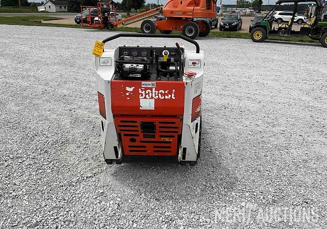 Image of Bobcat MT55 equipment image 3