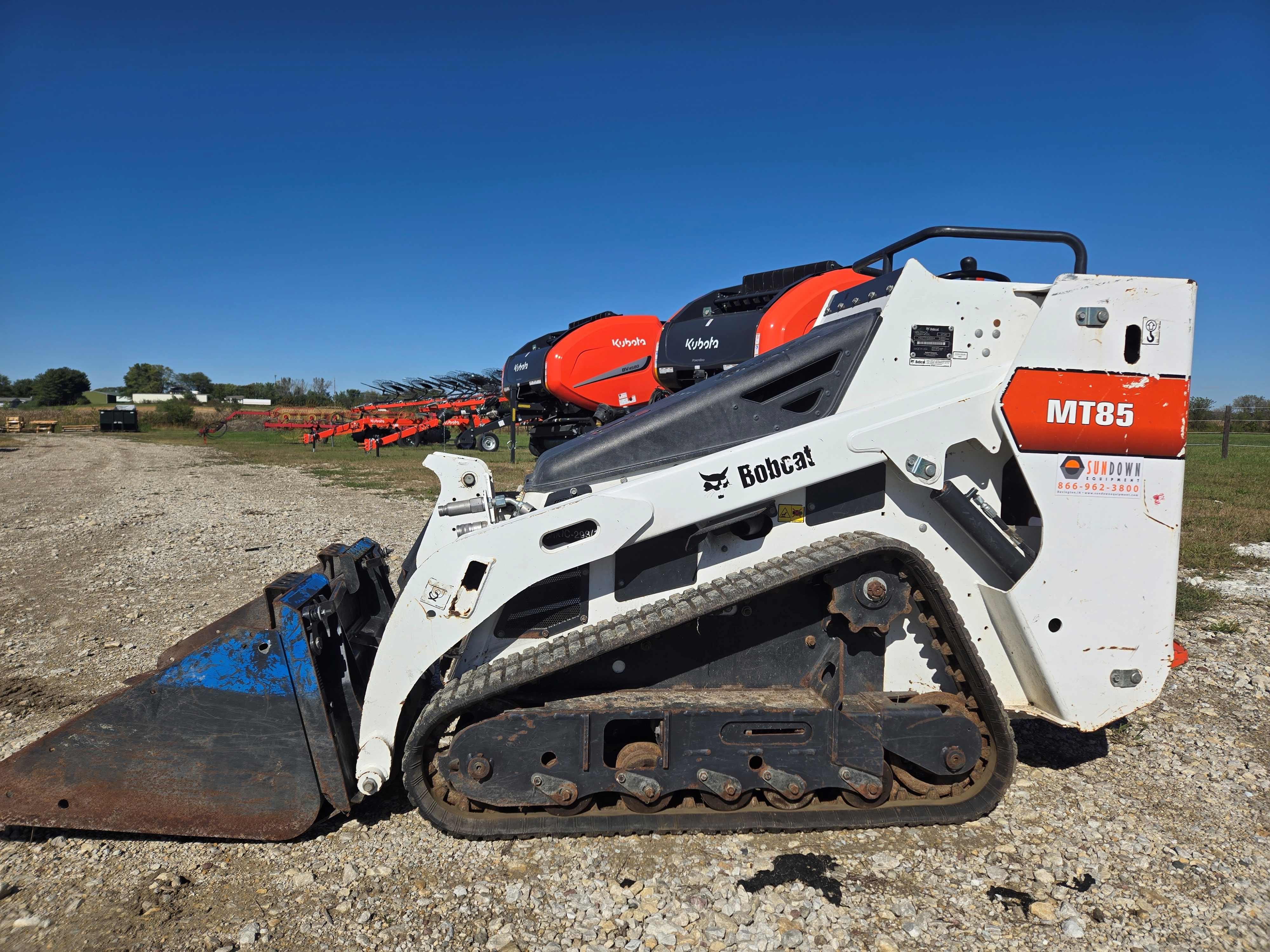 2018 Bobcat MT85 Equipment Image0