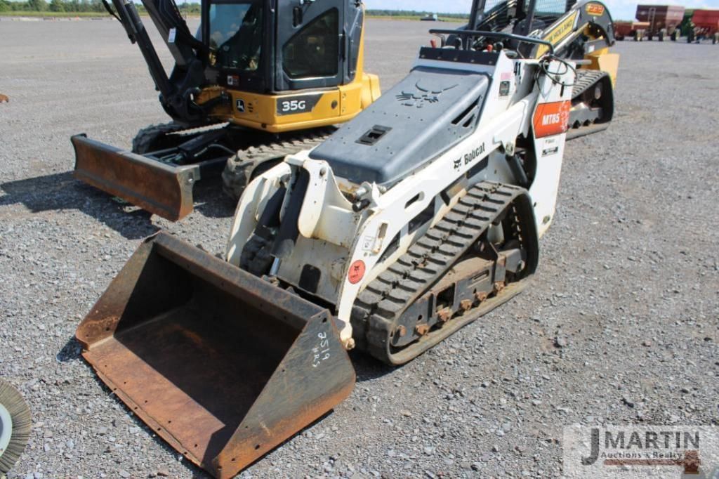 2018 Bobcat MT85 Equipment Image0