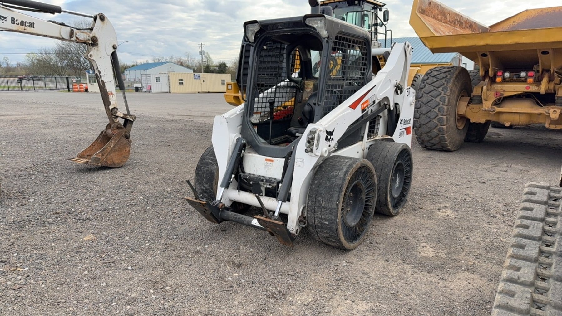 2018 Bobcat S570 Equipment Image0