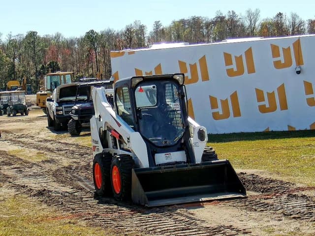 Image of Bobcat S570 equipment image 2