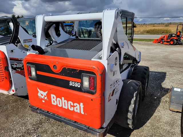 Image of Bobcat S590 equipment image 2