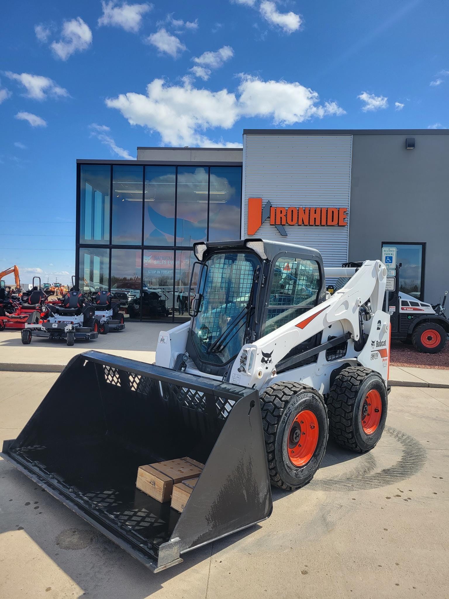 2018 Bobcat S740 Equipment Image0