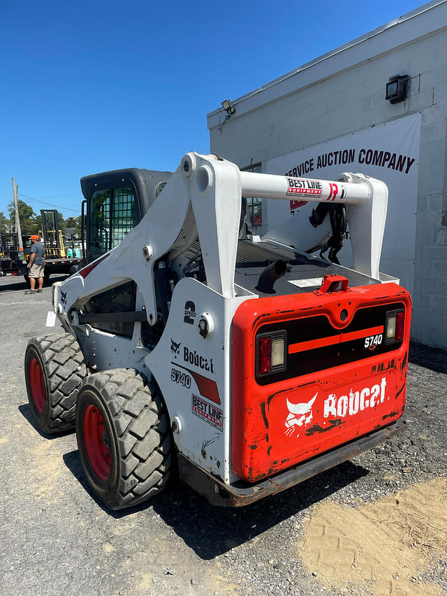 Image of Bobcat S740 equipment image 2