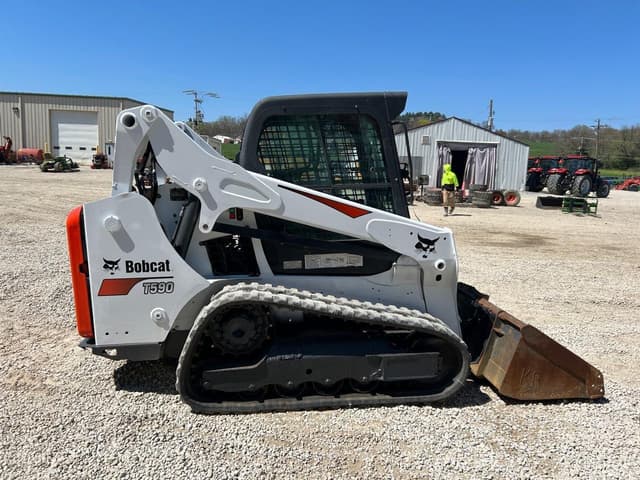 Image of Bobcat T590 equipment image 4
