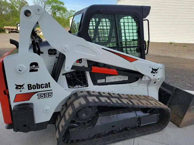 Image of Bobcat T595 equipment image 3