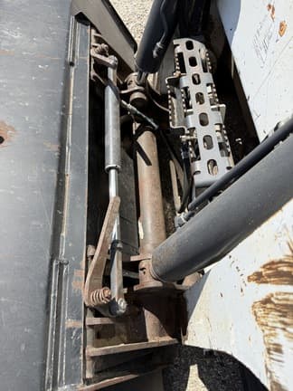 Image of Bobcat T650 equipment image 4