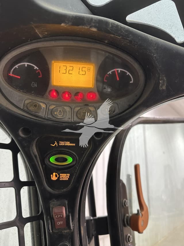 Image of Bobcat T650 equipment image 4