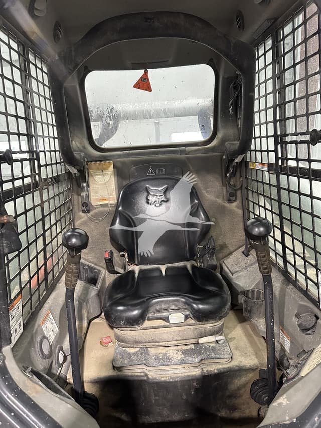 Image of Bobcat T650 equipment image 2