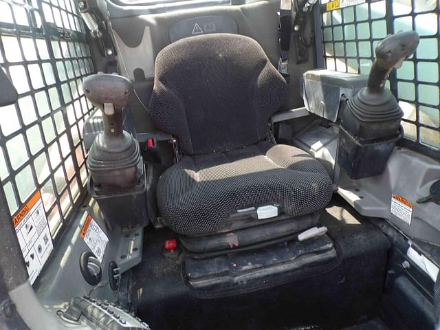 Image of Bobcat T740 equipment image 3