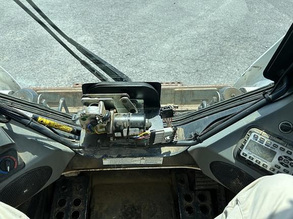 Image of Bobcat T740 equipment image 4