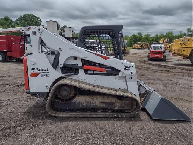 Image of Bobcat T740 equipment image 2