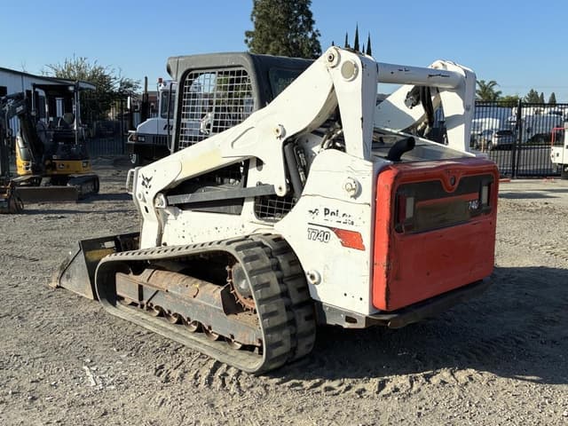 Image of Bobcat T740 equipment image 3