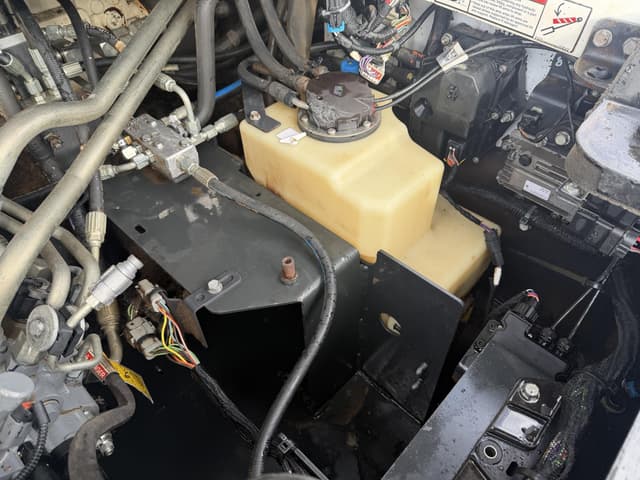 Image of Bobcat T870 equipment image 3