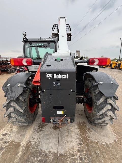 Image of Bobcat V519 equipment image 3