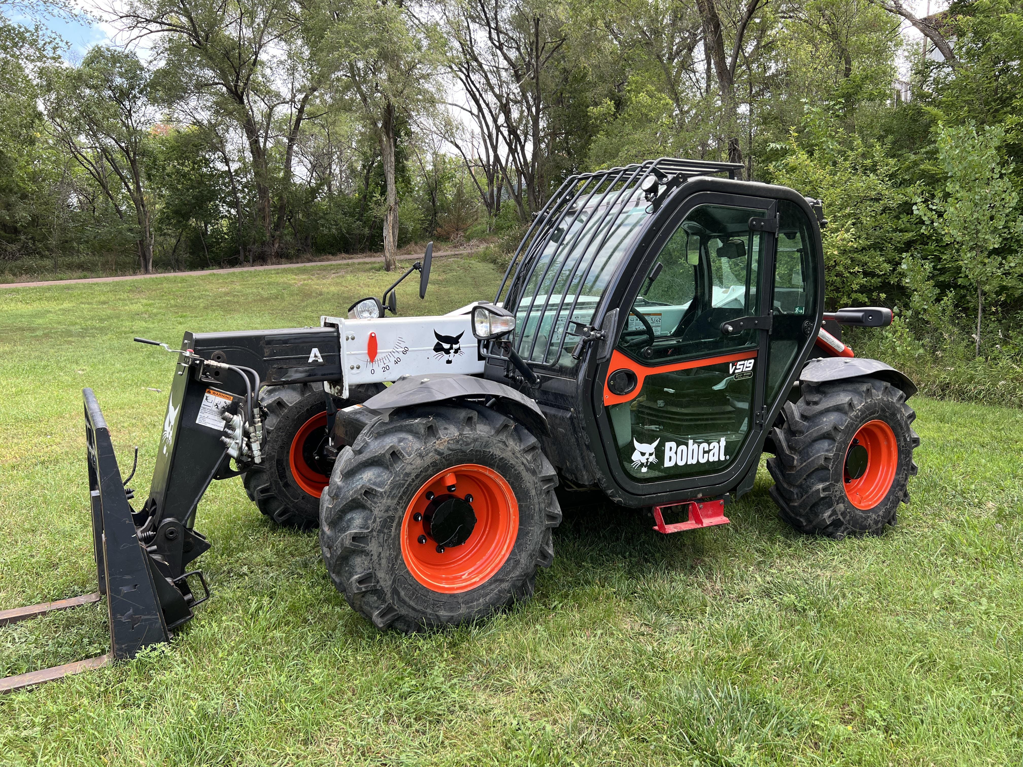 Main image Bobcat V519
