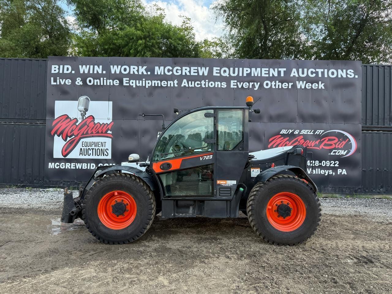 2018 Bobcat V723 Equipment Image0