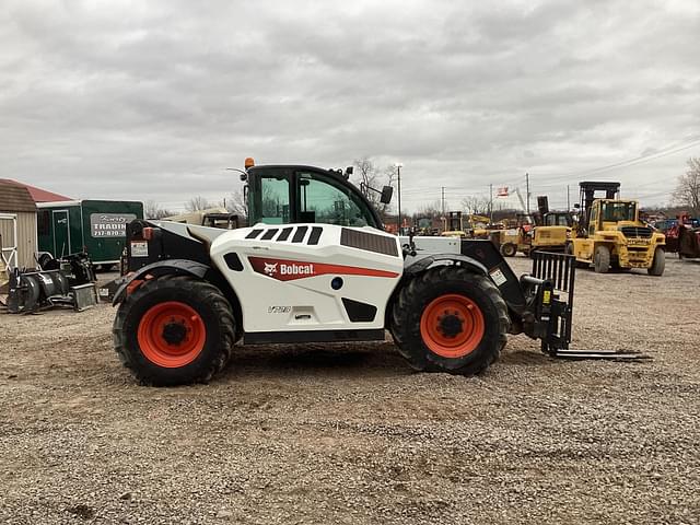 Image of Bobcat V723 equipment image 4