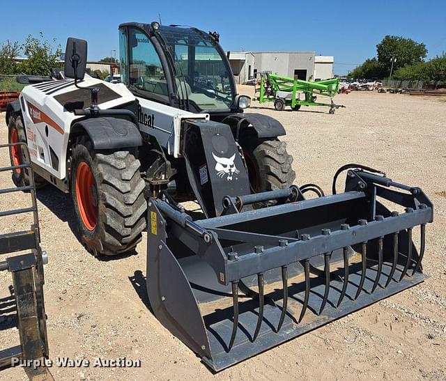 Image of Bobcat V723 equipment image 2