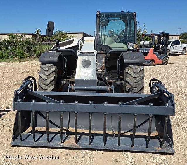 Image of Bobcat V723 equipment image 1