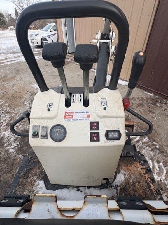 Image of Bobcat E10 equipment image 4