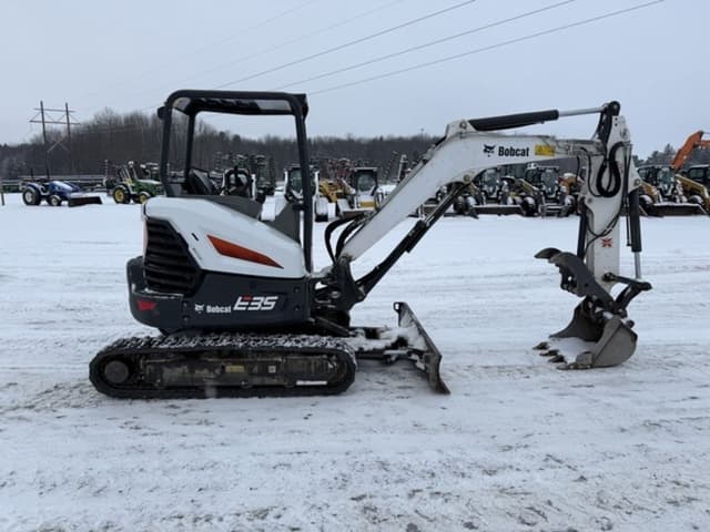 Image of Bobcat E35 equipment image 3