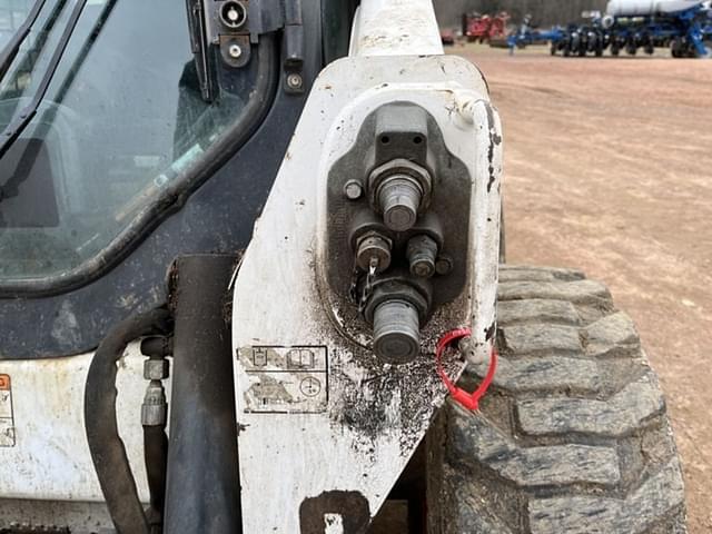 Image of Bobcat S590 equipment image 3