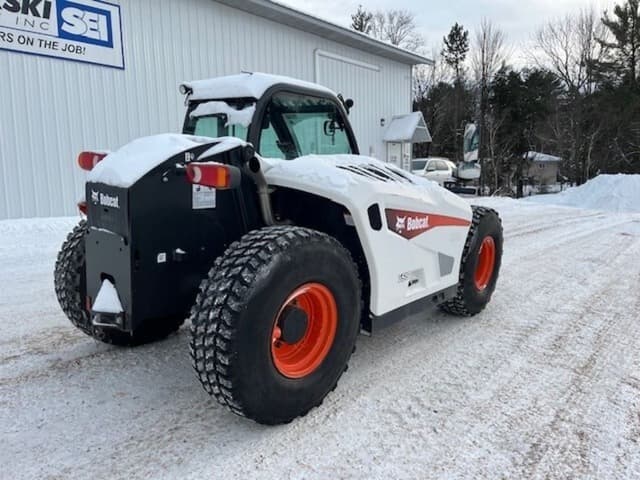 Image of Bobcat V519 equipment image 2