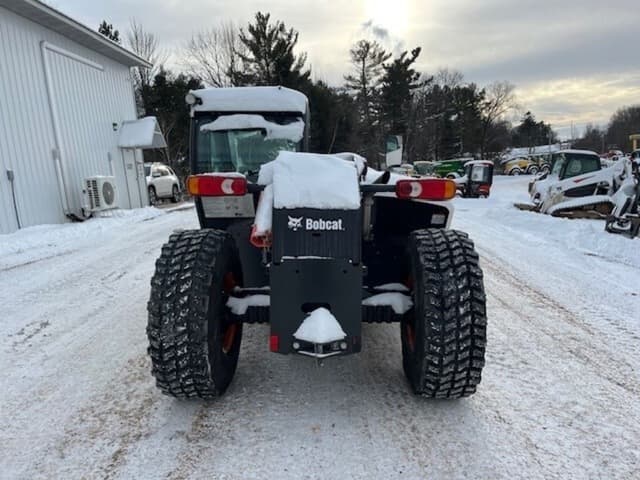 Image of Bobcat V519 equipment image 3