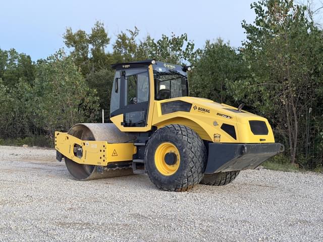 Image of Bomag BW211D-5 equipment image 4