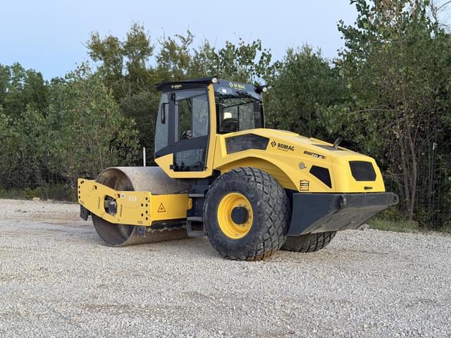 Image of Bomag BW211D-5 equipment image 3