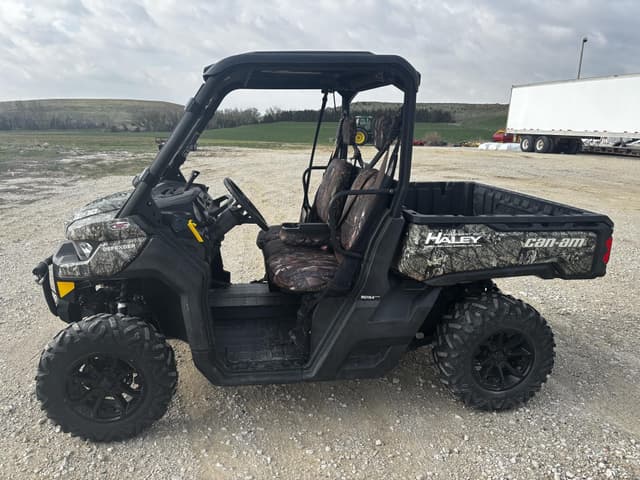 Image of Can-Am Defender HD10 equipment image 1