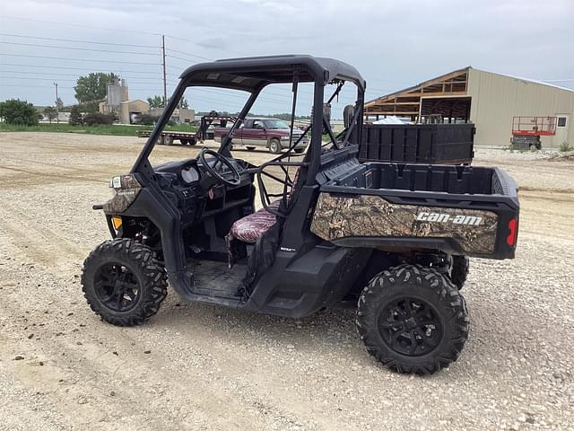 Image of Can-Am Defender HD10 equipment image 3