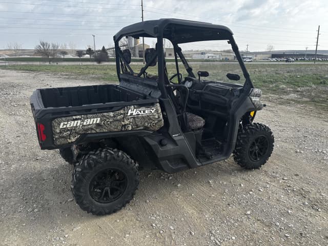 Image of Can-Am Defender HD10 equipment image 4