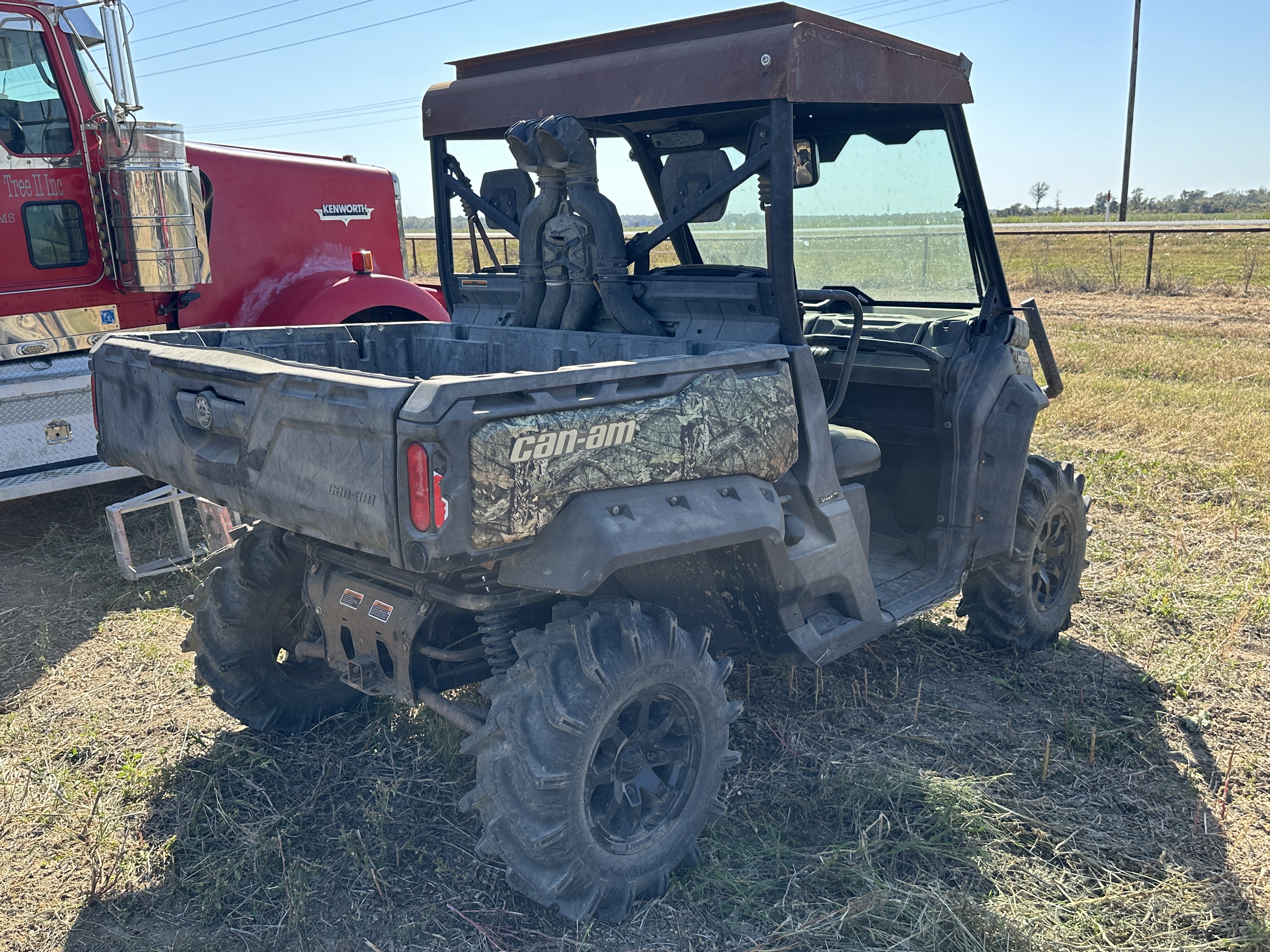 Image of Can-Am Defender HD10 equipment image 2