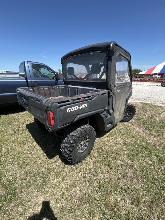 Image of Can-Am Defender HD9 equipment image 3