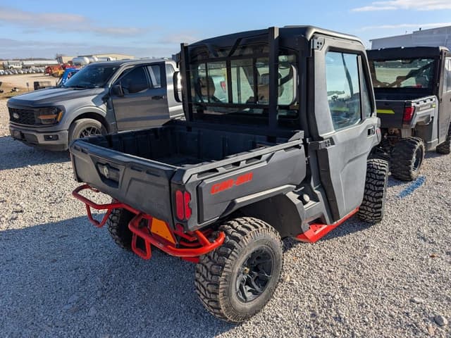 Image of Can-Am Defender XT HD10 equipment image 3