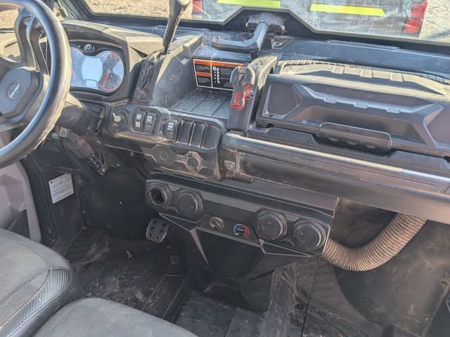 Image of Can-Am Defender XT HD10 equipment image 4