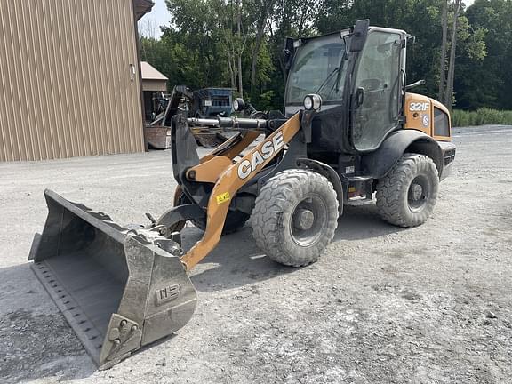 2018 Case 321F Equipment Image0