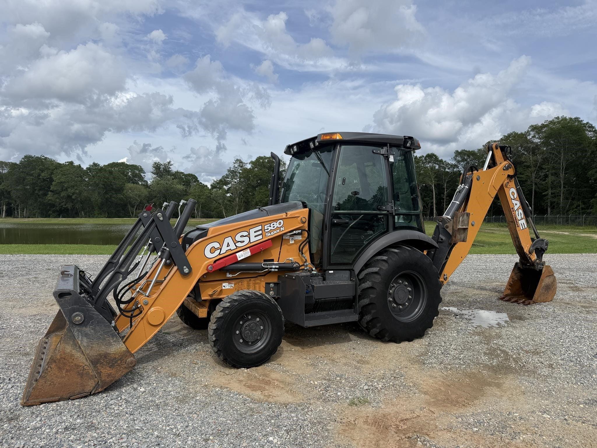 2018 Case 580 Super N Equipment Image0