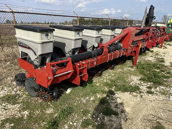Image of Case IH 1235 equipment image 1
