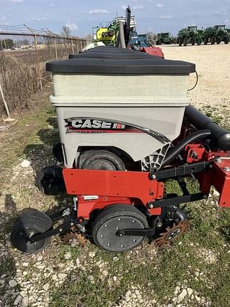 Image of Case IH 1235 equipment image 2