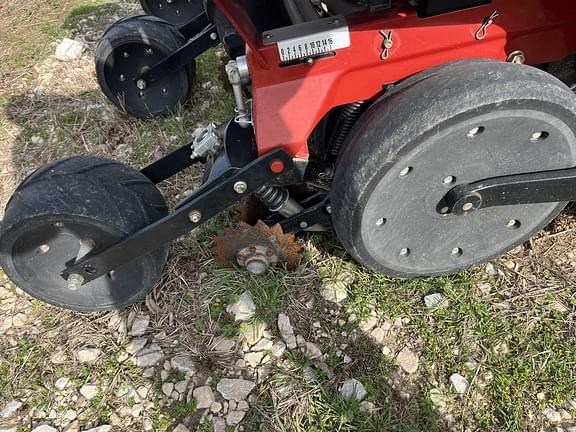 Image of Case IH 1235 equipment image 4