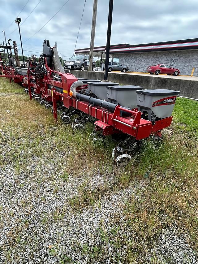 Image of Case IH 1235 equipment image 1