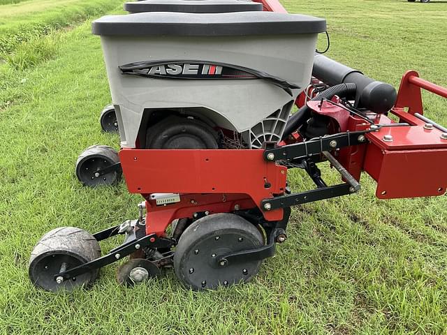 Image of Case IH 1235 equipment image 2