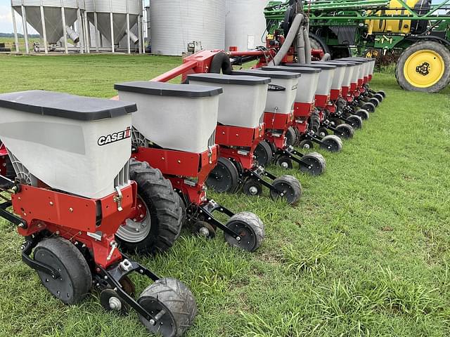 Image of Case IH 1235 equipment image 4