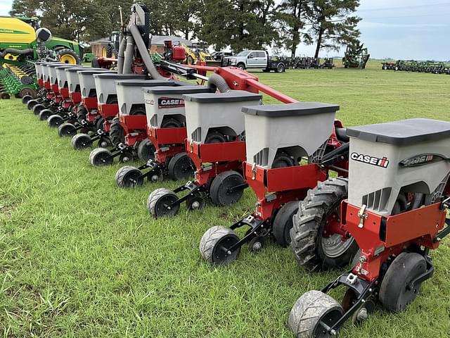 Image of Case IH 1235 equipment image 3